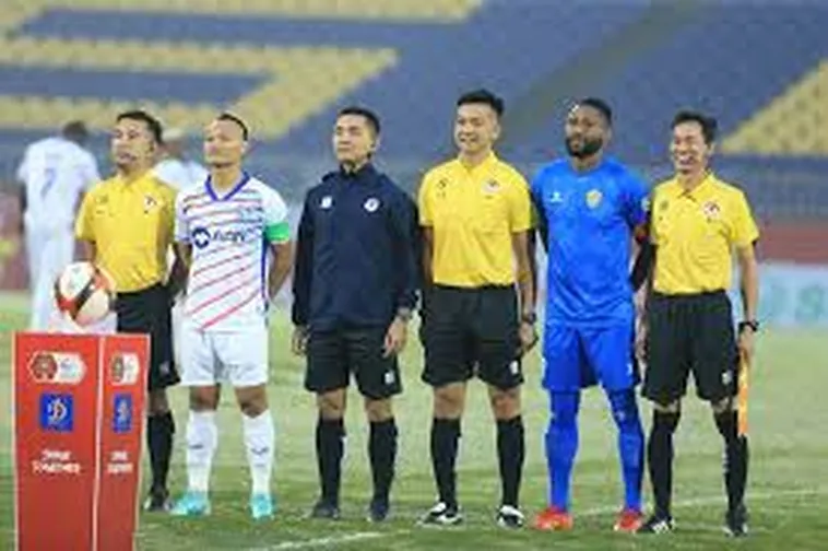 Trợ Lý Trọng Tài Bóng Đá Vai Trò Nhiệm Vụ Và Tố Chất Chuyên Nghiệp